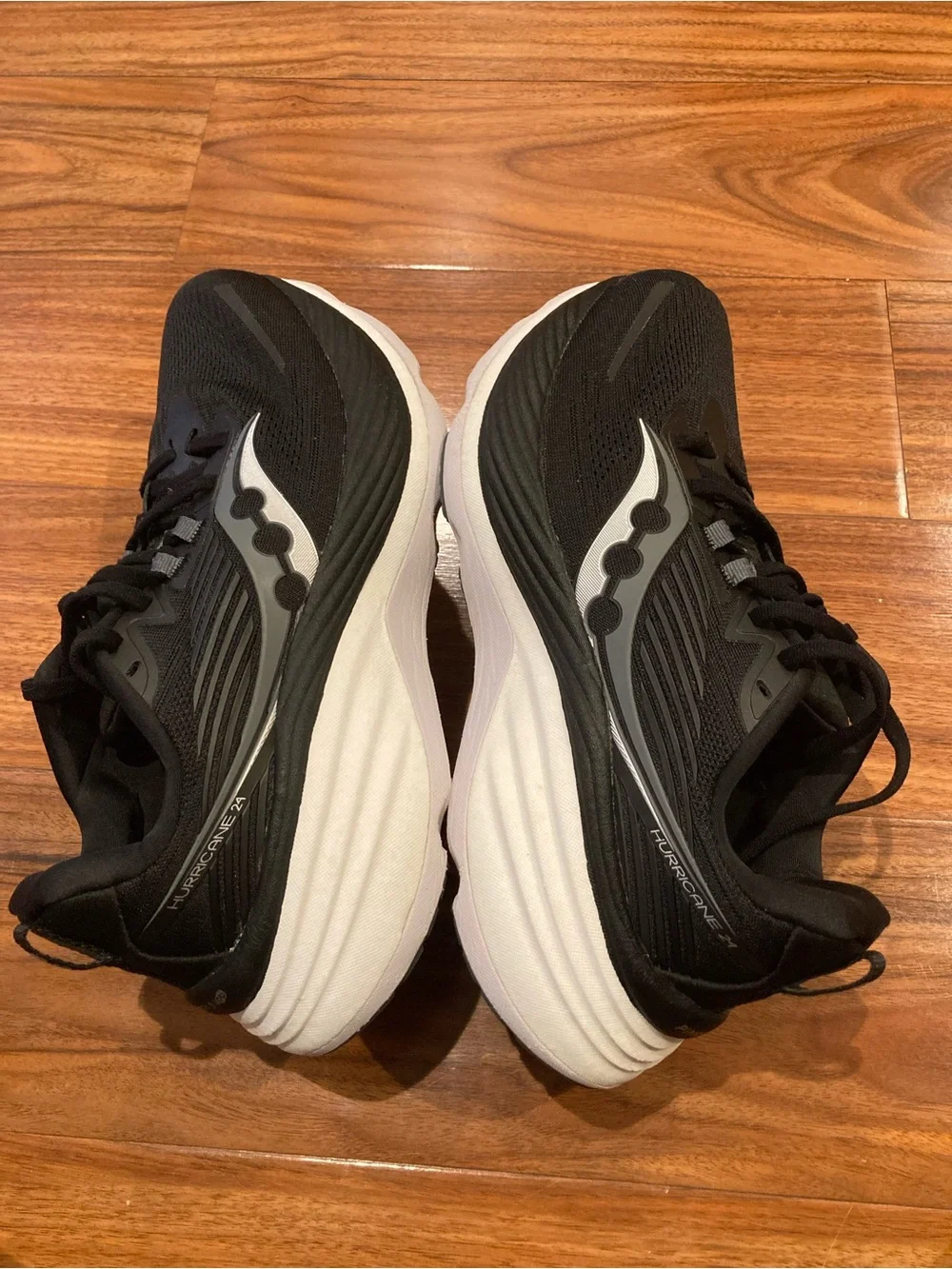 Saucony Hurricane 24 Shoes Womens Size 9 Black Running Sneakers S10933-100